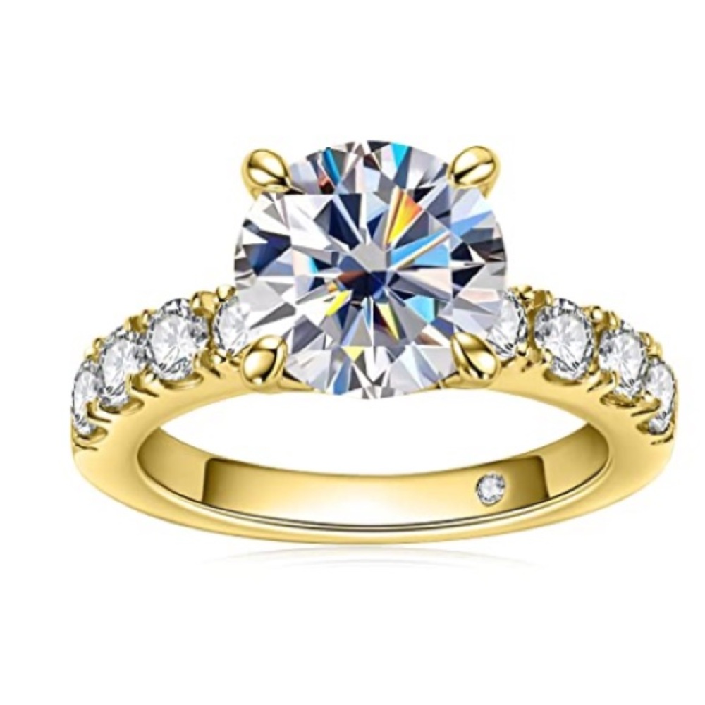 MOISSANITE ENGAGEMENT OR PROMISE RING SIZE 8
